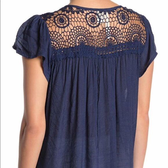 Crochet Trim Short sleeve blouse - Picture 3 of 10